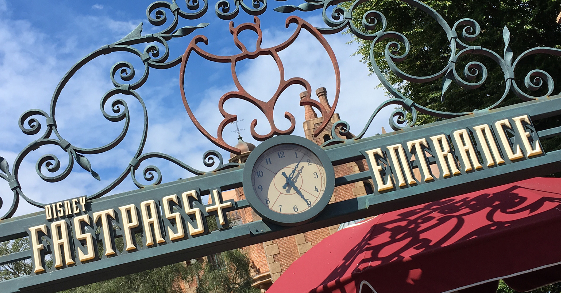 Disney Fast Pass entrance sign at Hasted Mansion in Magic Kingdom